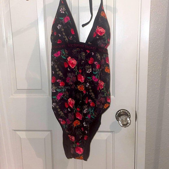 NWT Bundle Victoria Secret swimsuit and cover up - Picture 2 of 7